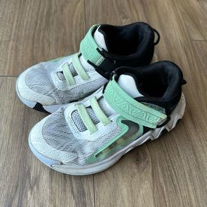 Boys Nike basketball shoes, Giannis immortality